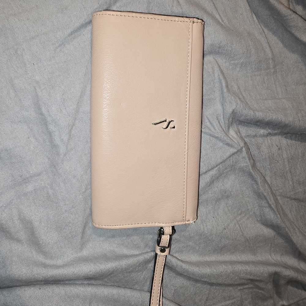 Simply Vera Vera Wang Blush Leather Wristlet